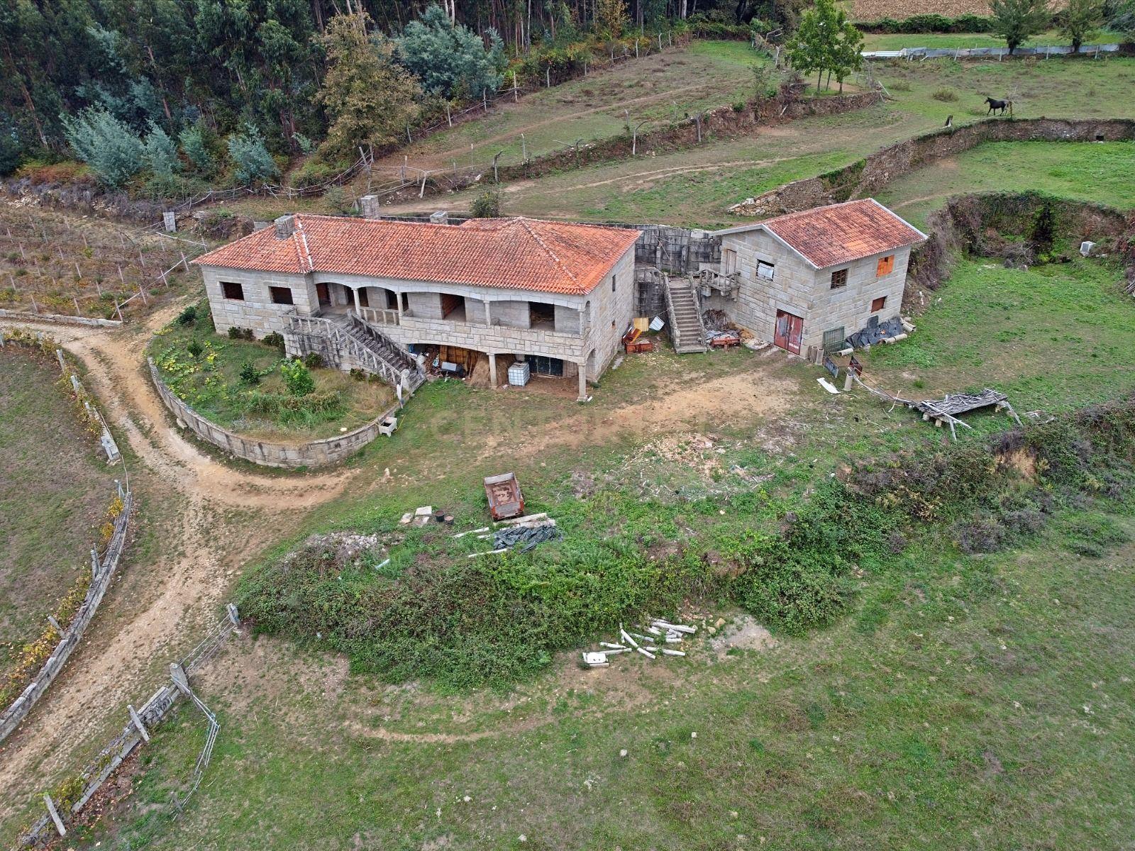 Quinta em Alvarenga, 2 moradias para terminar construção - Passadiços Paiva e Ponte 516 Arouca - Image 1