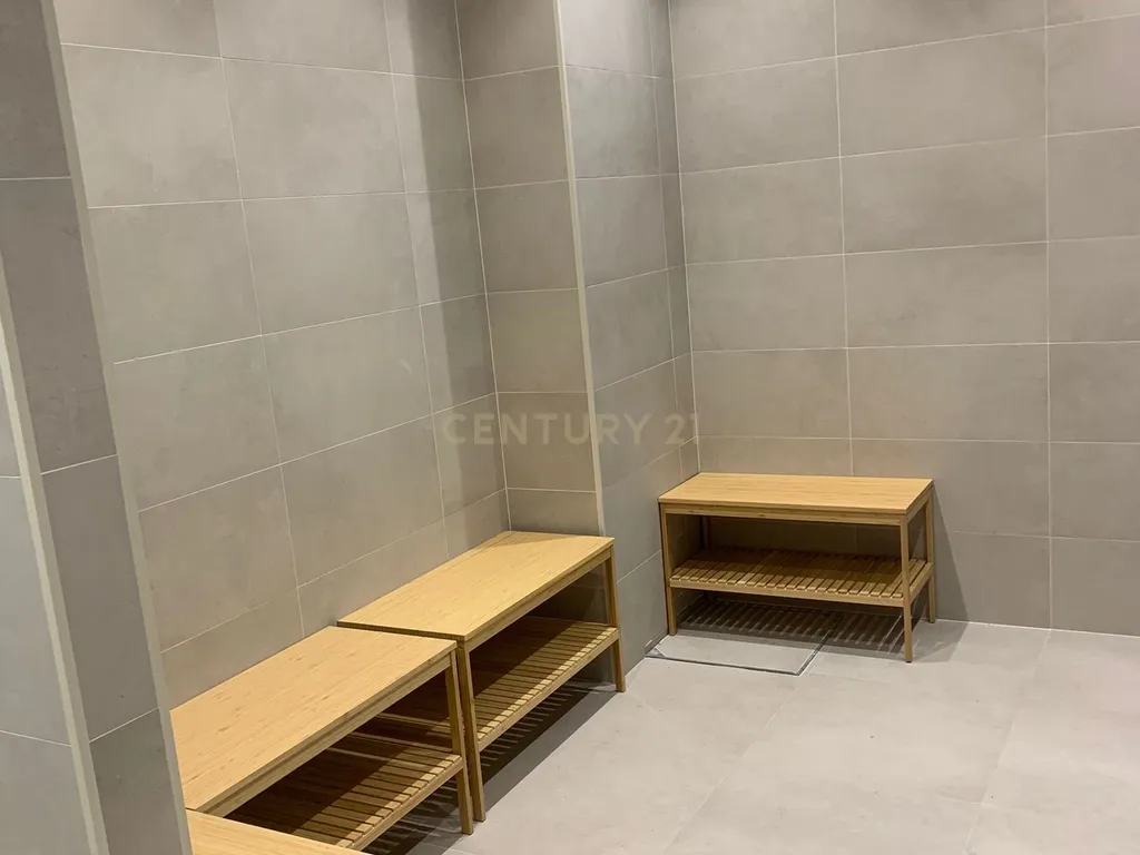 Oportunidade de Investimento: Loja Espaçosa e com Rentabilidade em Algés. - Image 6