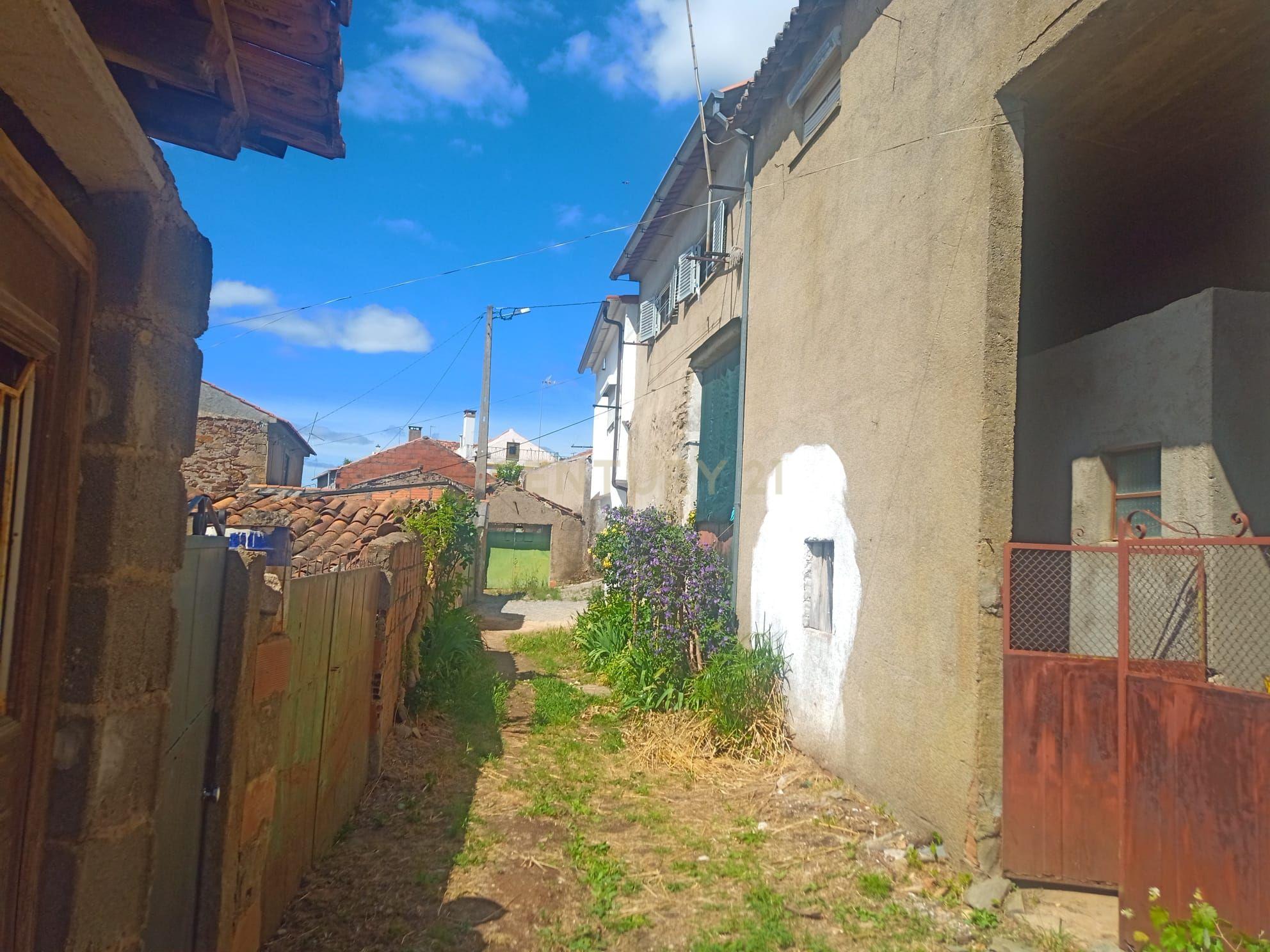 Casa Antiga para recuperar em Salgueiro do Campo, Castelo Branco - Image 2