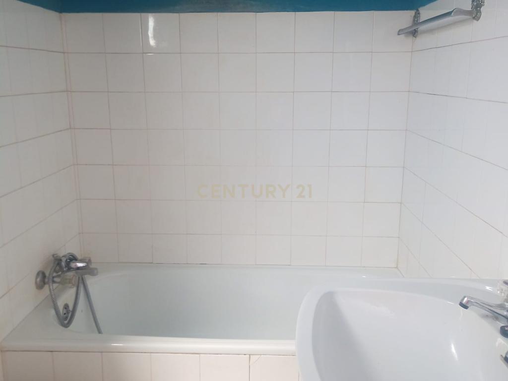 Casa Antiga para recuperar em Salgueiro do Campo, Castelo Branco - Image 3