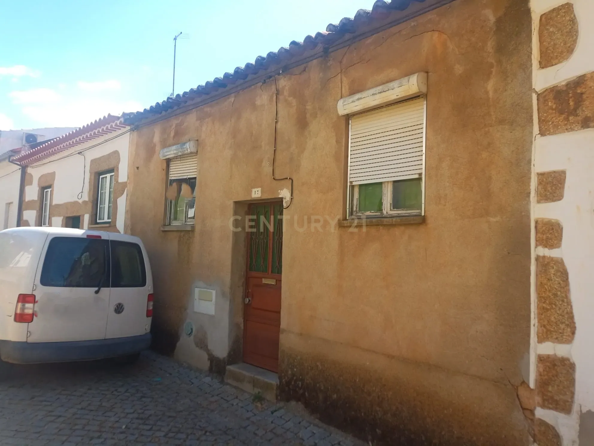 Casa Antiga para recuperar em Salgueiro do Campo, Castelo Branco - Image 1