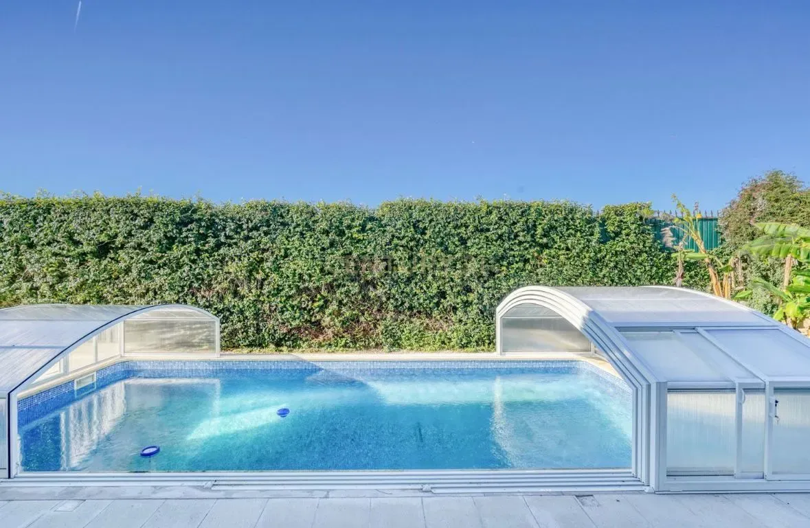 Moradia isolada na Areia , com 627 m2 de área total, piscina e jardim. - Image 24