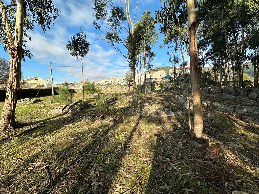 Terreno Urbano em Braga - Oportunidade Única de Construção - Image 2