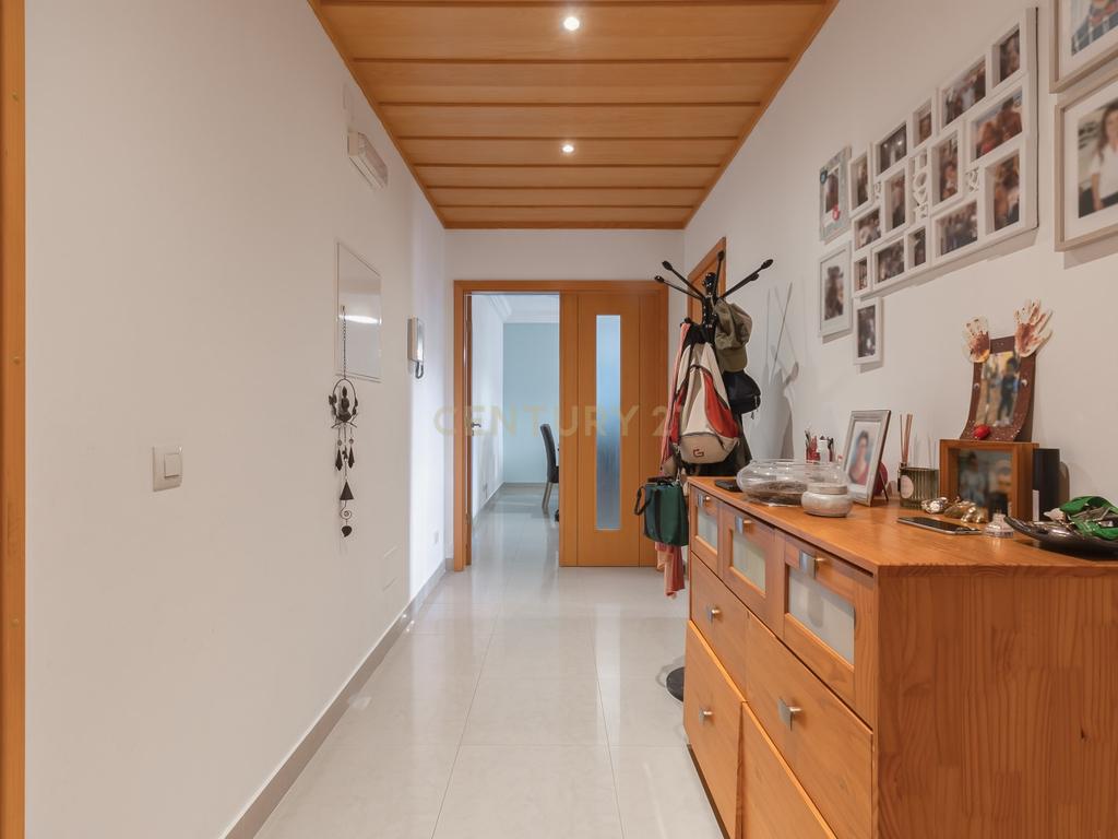 Apartamento T2 Moderno com garagem, piscina e ginásio em Lagos - Image 7