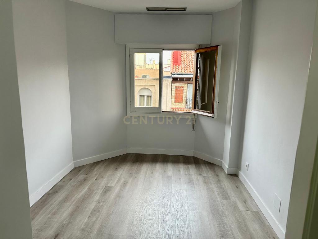 undefined - Image 4