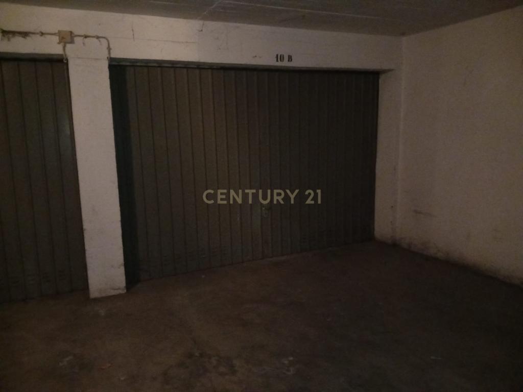 Garagem Fechada centro da Cidade de Castelo Branco - Image 1