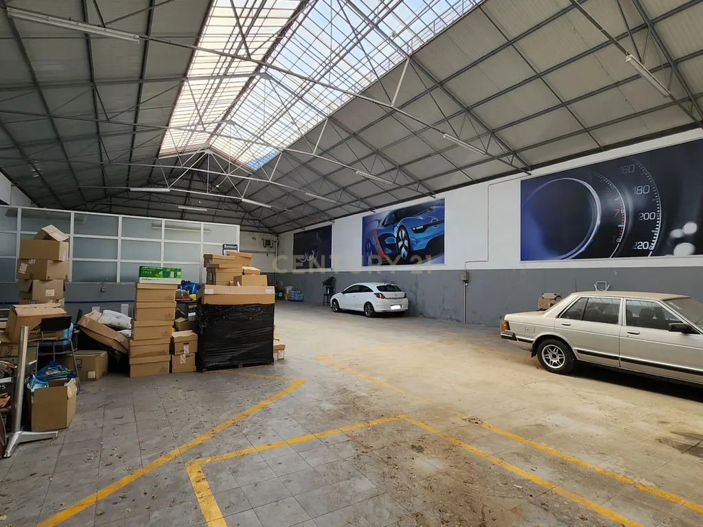 Espaço comercial com 630 m2 em Loures - Image 6