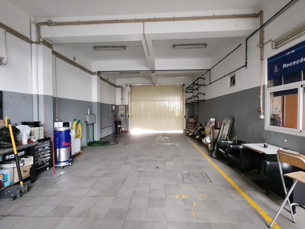 Espaço comercial com 630 m2 em Loures - Image 4
