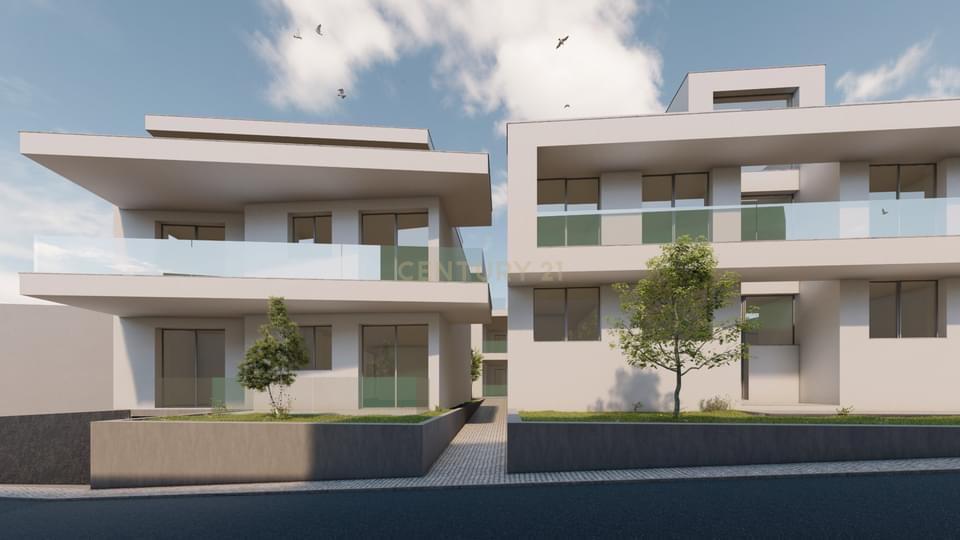 NÃO PERCA ESTA GRANDE OPORTUNIDADE! FANTÁSTICO EDIFICIO NO CENTRO DE LAGOA COM 6 APARTAMENTOS T3 POR REMODELAR E COM PROJECTO APROVADO PARA CONSTRUIR MAIS 8 APARTAMENTOS T3 COM GARAGEM, JARDIM E PISCINA COMUM MUITO BEM LOCALIZADO NO CENTRO DE LAGOA A POUC - Image 2
