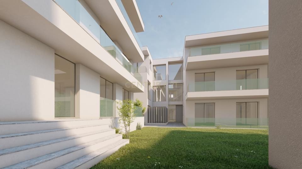 NÃO PERCA ESTA GRANDE OPORTUNIDADE! FANTÁSTICO EDIFICIO NO CENTRO DE LAGOA COM 6 APARTAMENTOS T3 POR REMODELAR E COM PROJECTO APROVADO PARA CONSTRUIR MAIS 8 APARTAMENTOS T3 COM GARAGEM, JARDIM E PISCINA COMUM MUITO BEM LOCALIZADO NO CENTRO DE LAGOA A POUC - Image 4