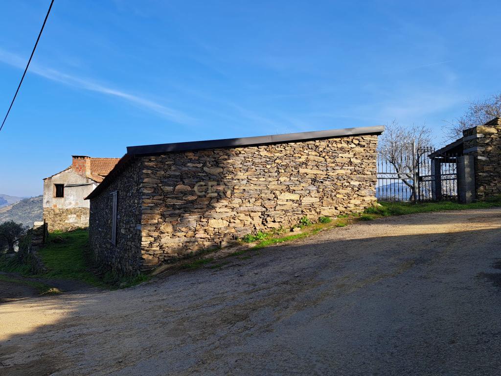Quinta Fraga do Gato no Alto Douro Vinhateiro com cerca de 6000 m2 - Image 17