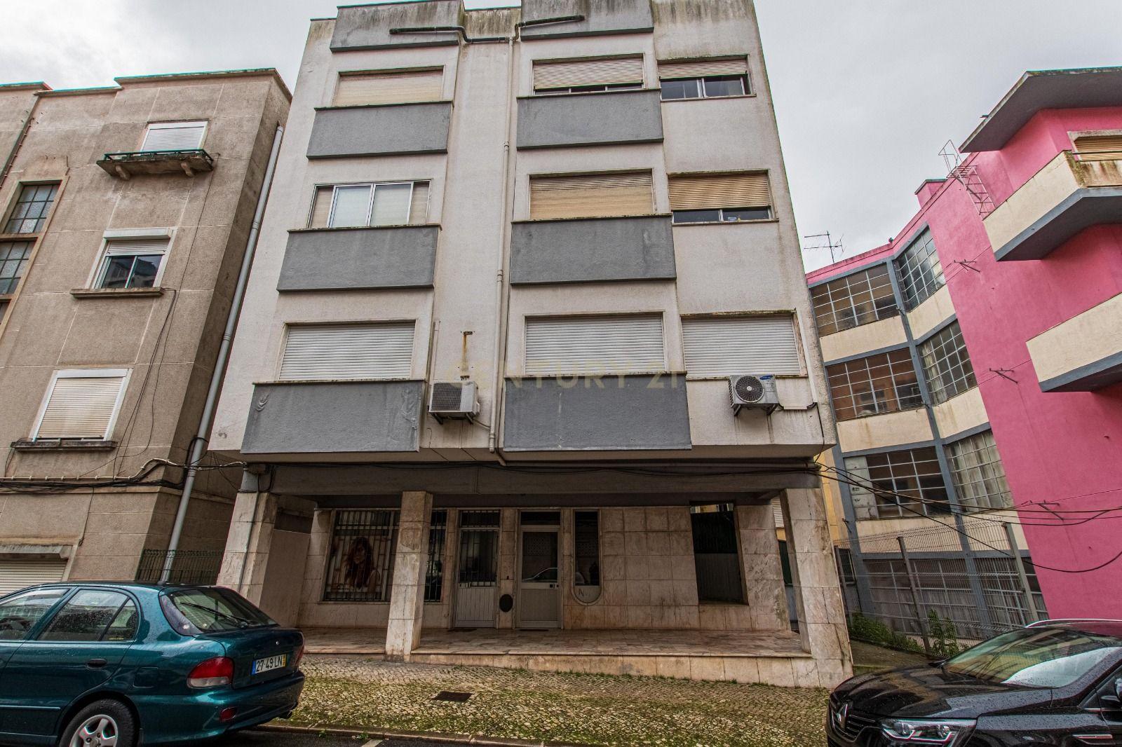 Espaço Comercial (2 pisos) Amadora - Image 18