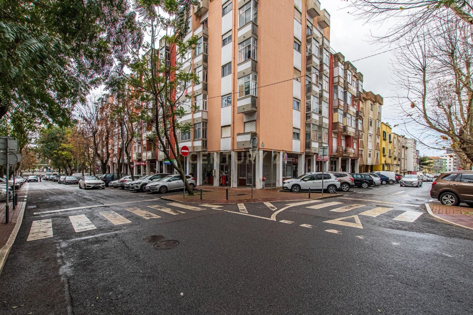 Espaço Comercial (2 pisos) Amadora - Image 17