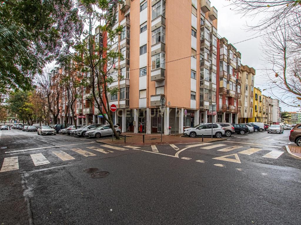 Espaço Comercial (2 pisos) Amadora - Image 17