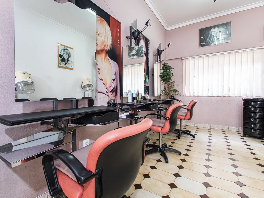 Espaço Comercial (2 pisos) Amadora - Image 1