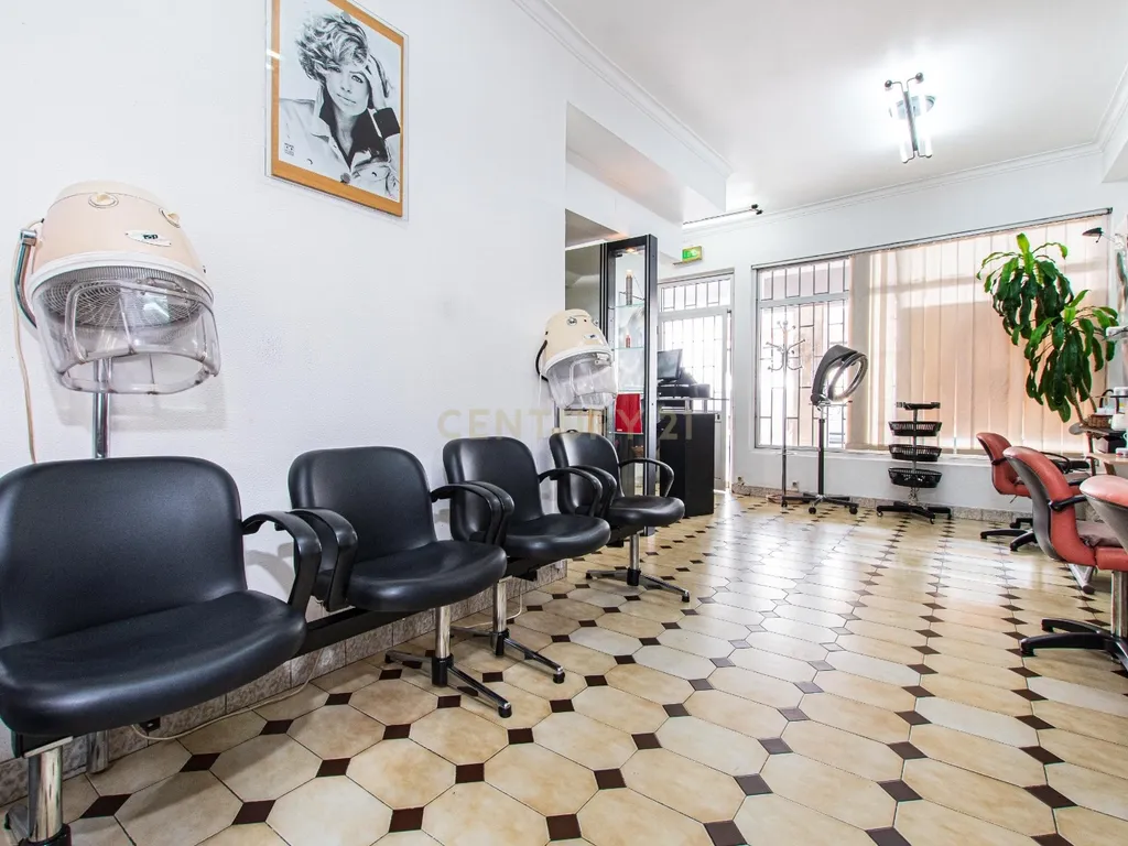Espaço Comercial (2 pisos) Amadora - Image 3