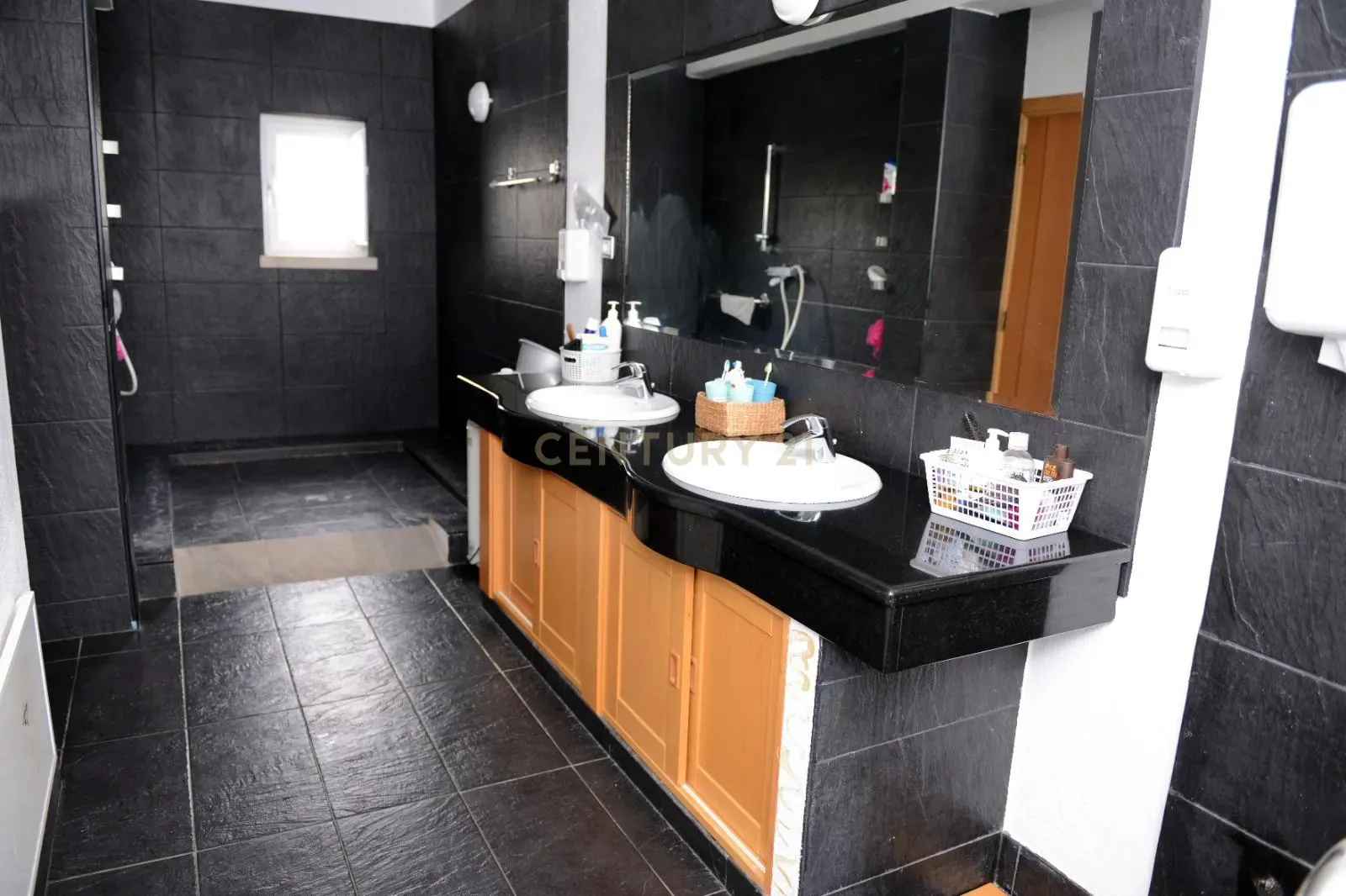 Excelente moradia com piscina - Image 5
