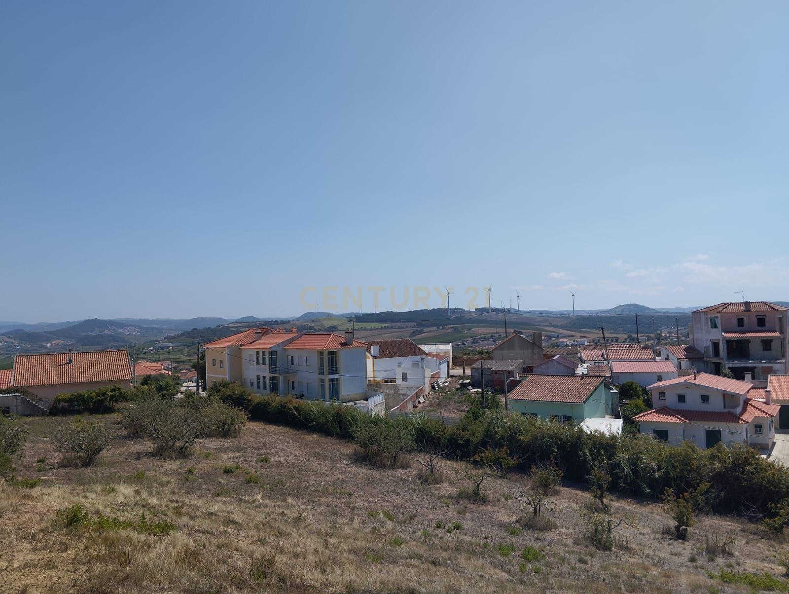 Terreno com viabilidade de construção - Vista desafogada - Image 13