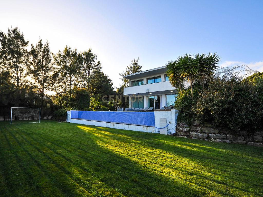 Moradia isolada T5+2 com piscina infinita | Belas Clube de Campo - Image 2