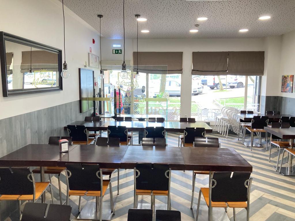 Restaurante Snack-Bar remodelado em Monte Abraão, clientes regulares e fidelizados - Image 5