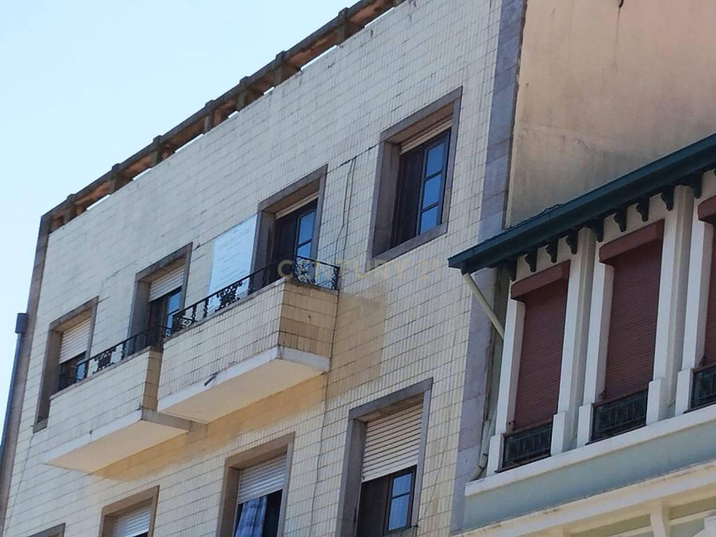 Apartamento 154m2 para remodelação total na Rua Santa Catarina - Porto - Image 5