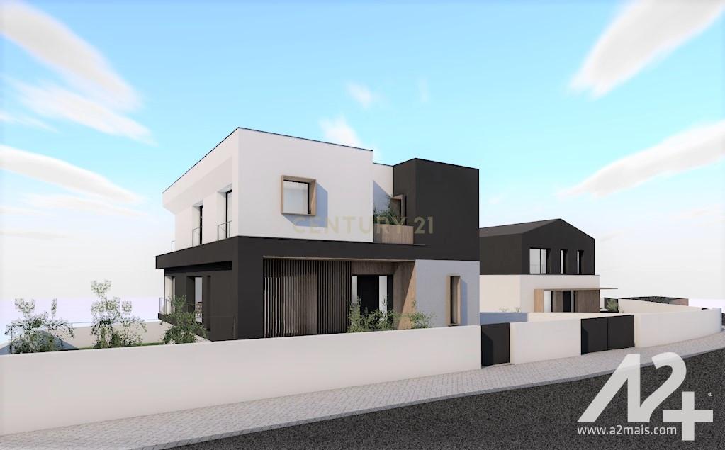 Lote à Venda com Projeto de Moradia Moderna de 3 Pisos - Image 2
