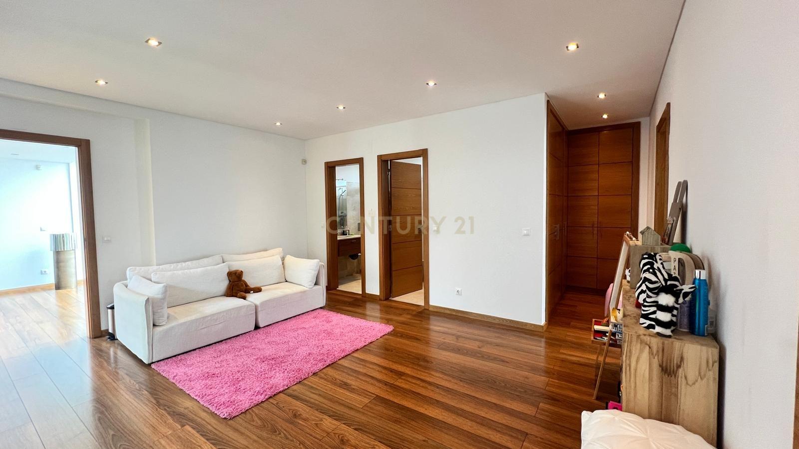 Moradia isolada T5+2 com piscina infinita | Belas Clube de Campo - Image 15