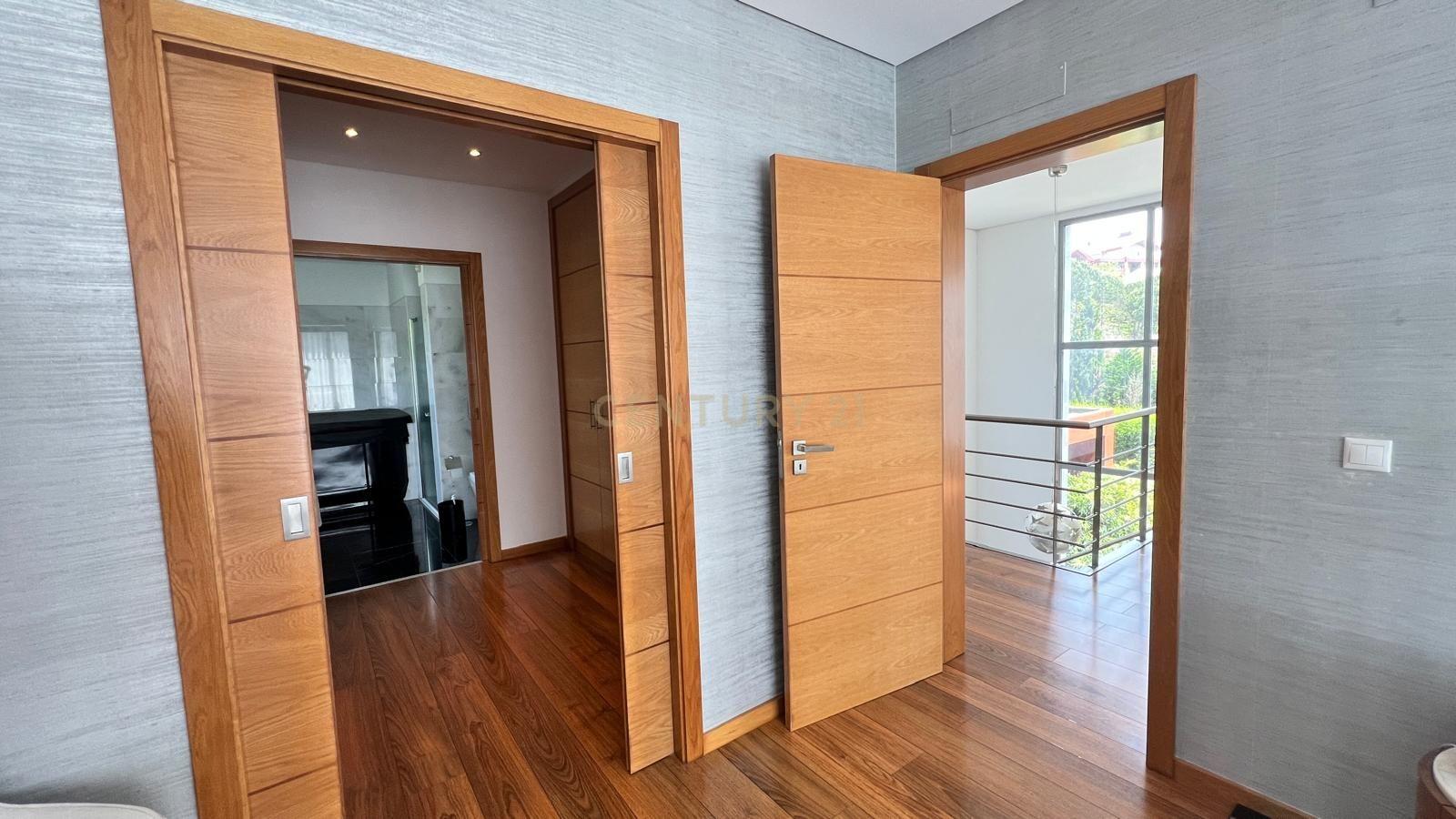 Moradia isolada T5+2 com piscina infinita | Belas Clube de Campo - Image 10