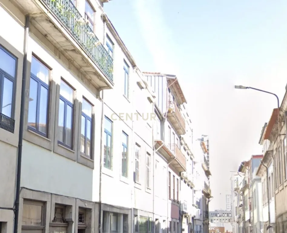 Prédio tradicional na baixa do Porto - Image 3