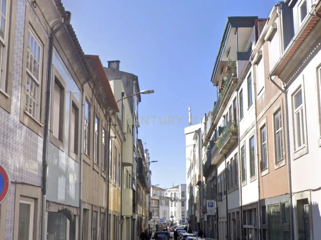 Prédio tradicional na baixa do Porto - Image 6