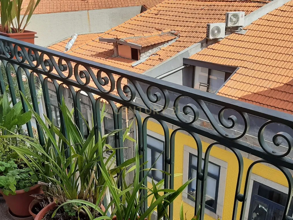 Prédio tradicional na baixa do Porto - Image 10