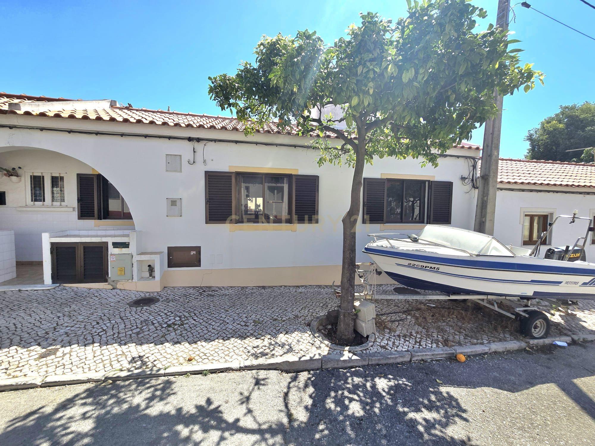 Moradia típica Algarvia 3 Quartos na zona Ribeirinha da cidade de Portimão. - Image 2