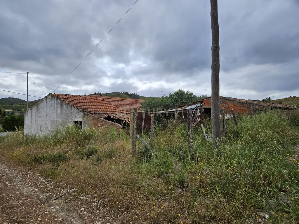 Oportunidade Única! Terreno Rústico com Habitação para Recuperar em Mexilhoeira Grande, Portimão - Image 40