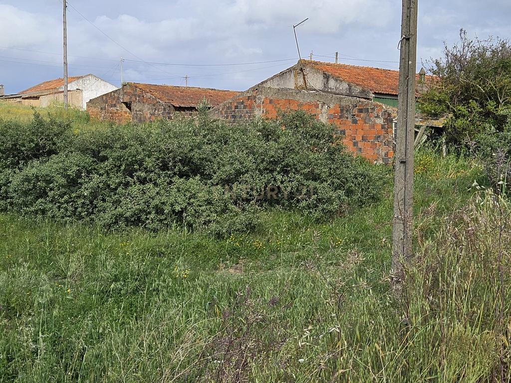 Oportunidade Única! Terreno Rústico com Habitação para Recuperar em Mexilhoeira Grande, Portimão - Image 38