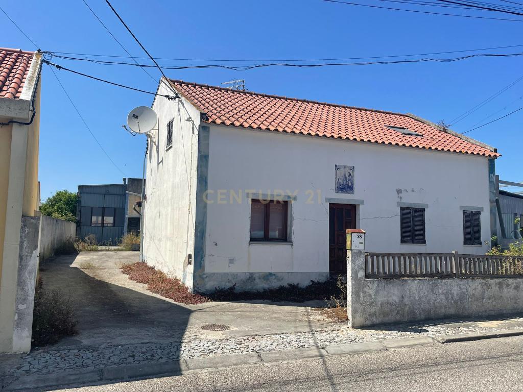 Edifício de habitação + Armazém. - Image 1