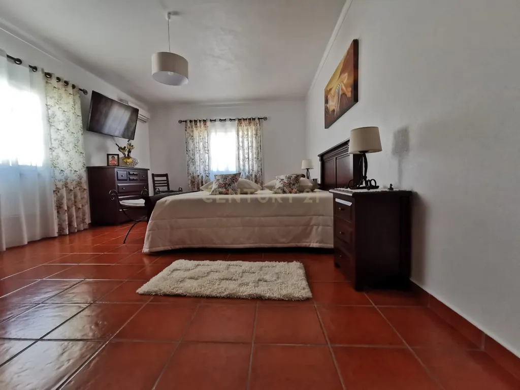 Casa T3 em Couço, Coruche - Oportunidade Única! - Image 10