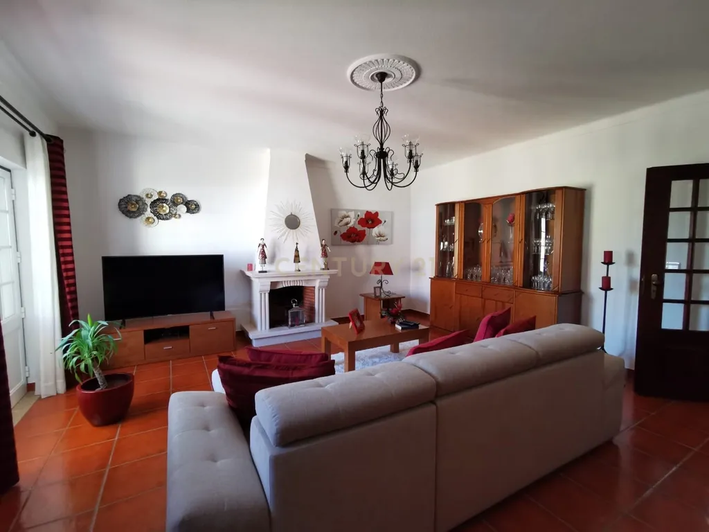 Casa T3 em Couço, Coruche - Oportunidade Única! - Image 4