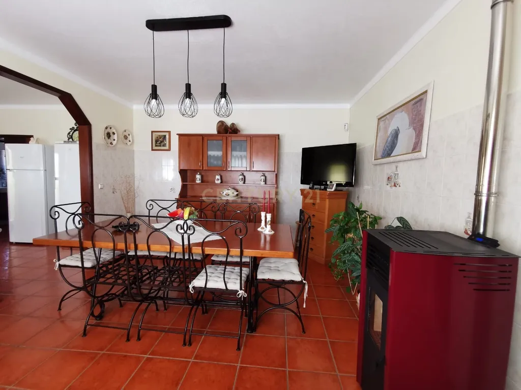 Casa T3 em Couço, Coruche - Oportunidade Única! - Image 8