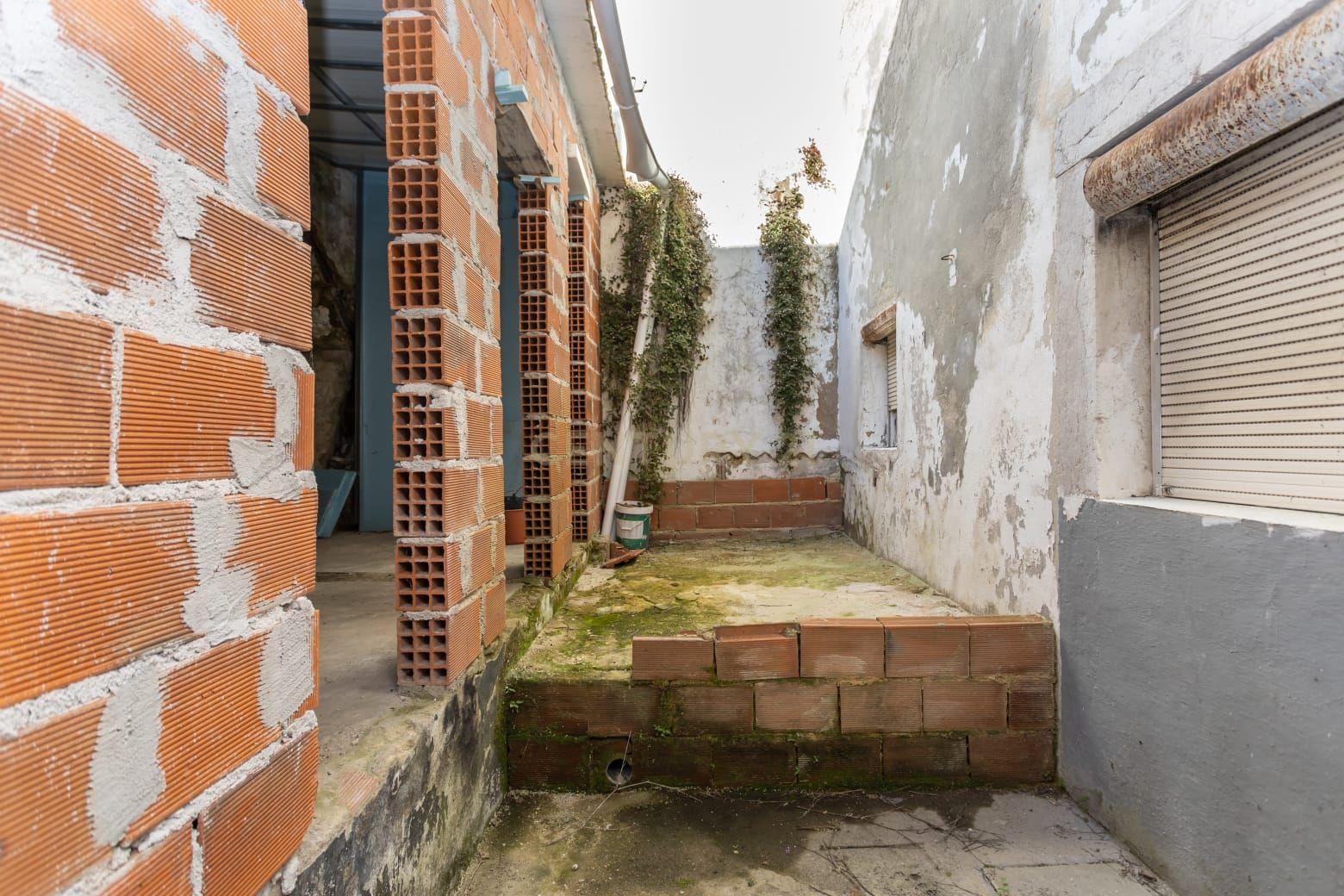 Moradia no Centro Histórico de Palmela, Garagem , Terraço e Logradouro - Image 18
