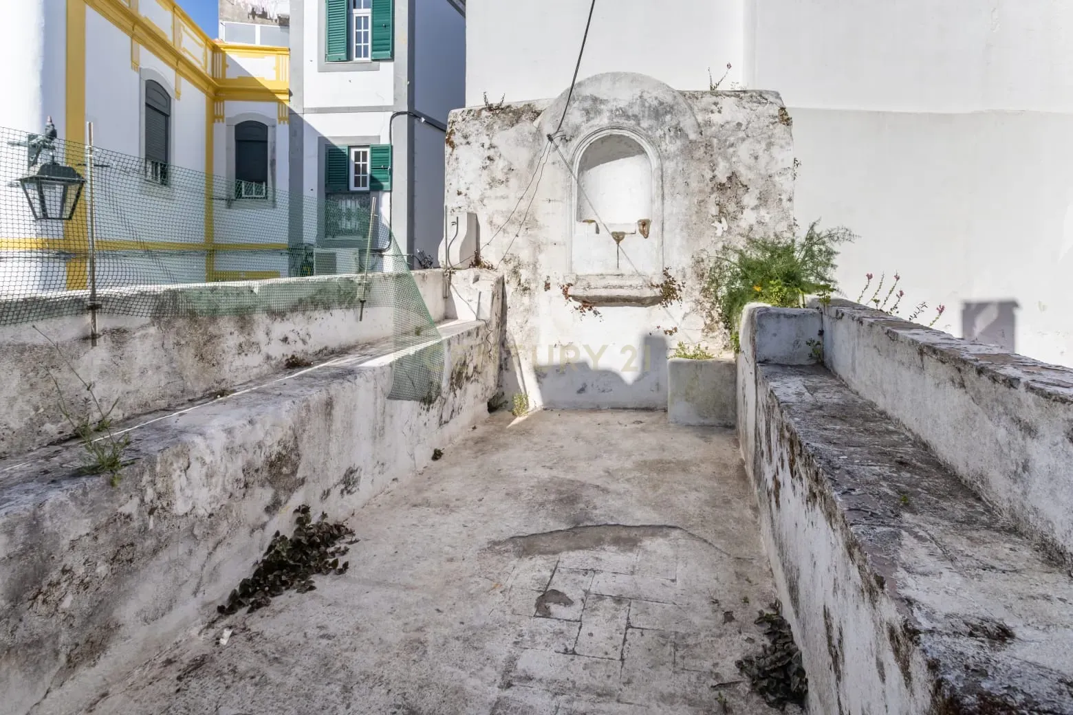 Moradia no Centro Histórico de Palmela, Garagem , Terraço e Logradouro - Image 23