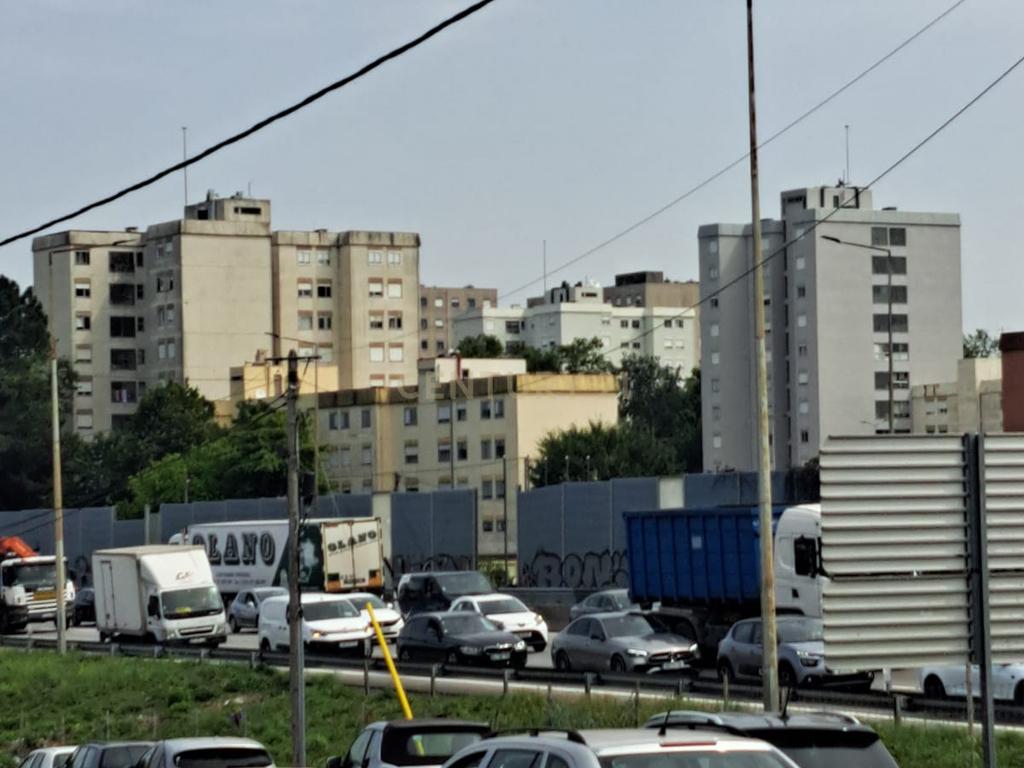 **Terreno para Construção à Venda - 711,75 m² no Candal, Vila Nova de Gaia** - Image 9