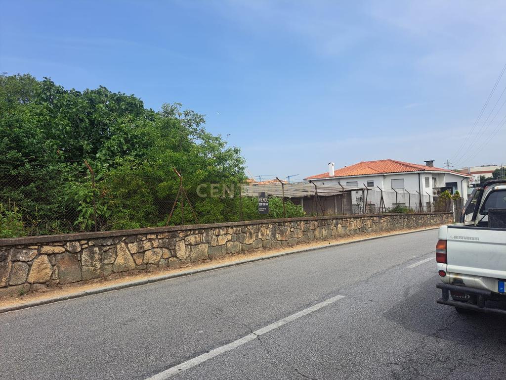 **Terreno para Construção à Venda - 711,75 m² no Candal, Vila Nova de Gaia** - Image 3
