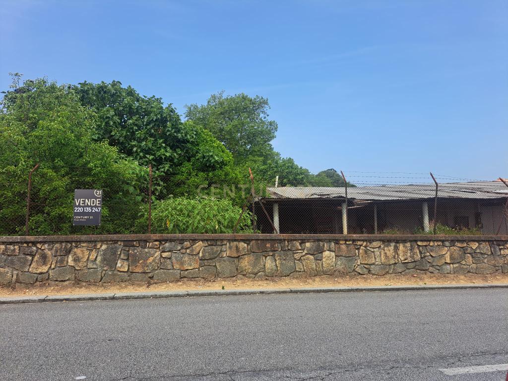 **Terreno para Construção à Venda - 711,75 m² no Candal, Vila Nova de Gaia** - Image 1
