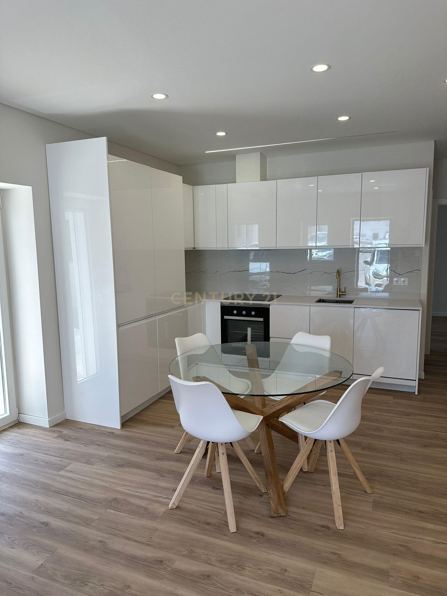 Moradia T1 Renovada com Acabamentos de Alta Qualidade em Montes de Alvor - Image 4