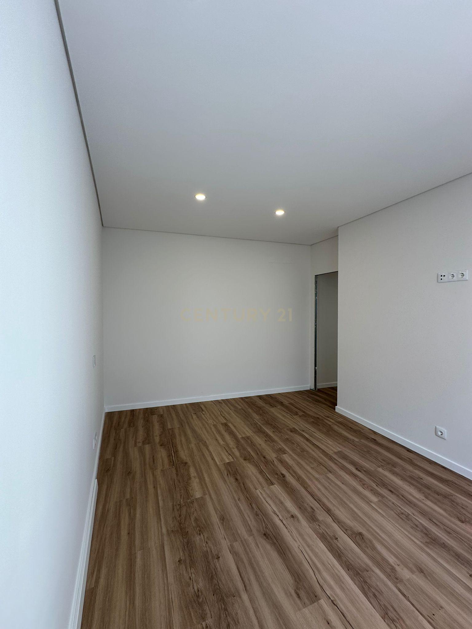 Moradia T1 Renovada com Acabamentos de Alta Qualidade em Montes de Alvor - Image 10