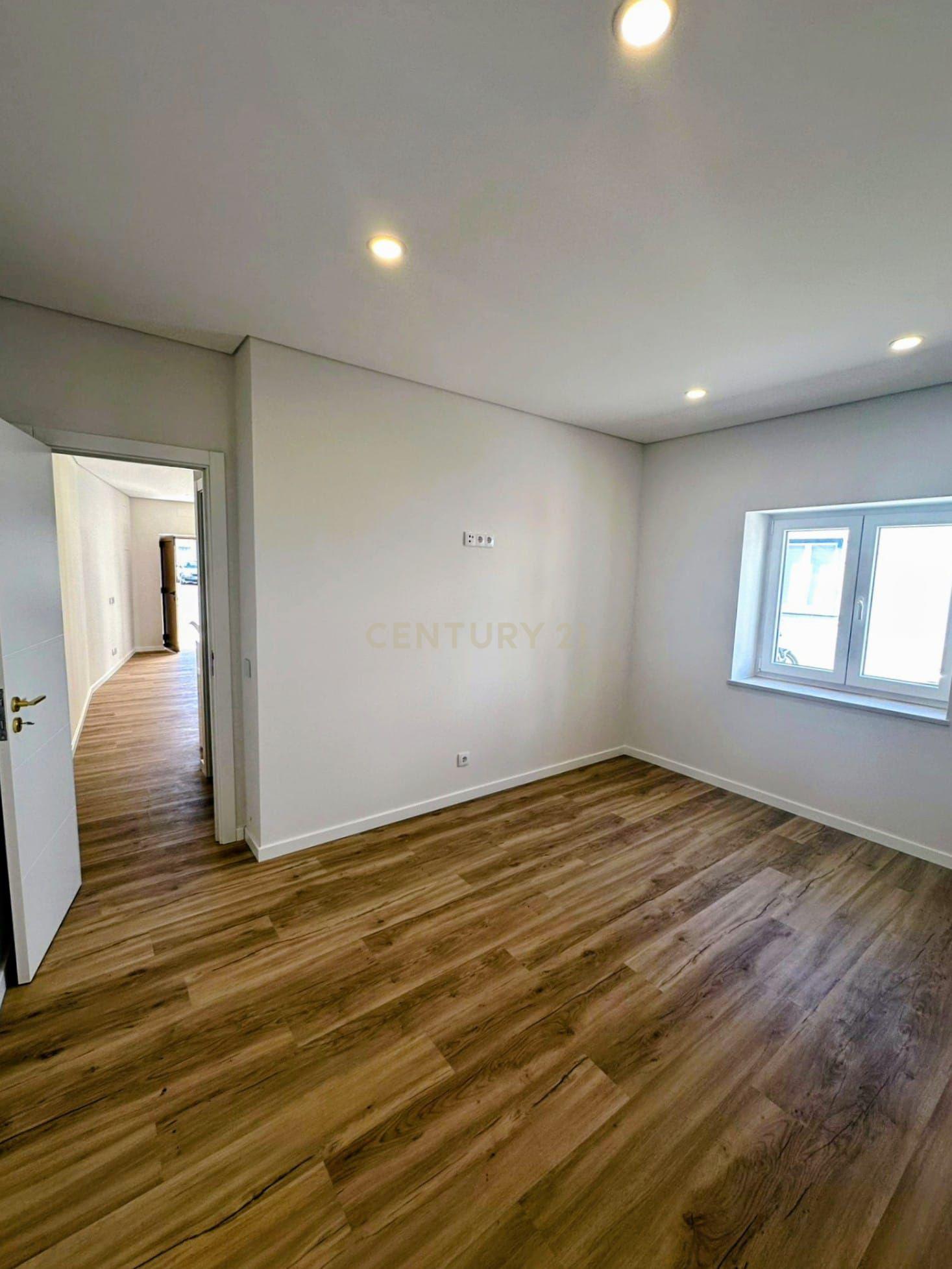 Moradia T1 Renovada com Acabamentos de Alta Qualidade em Montes de Alvor - Image 11