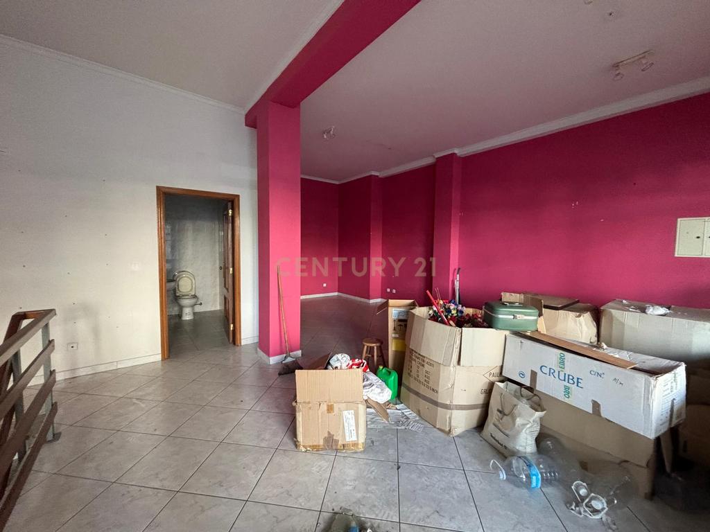 Loja com 84m2 em Mirandela  - Image 1