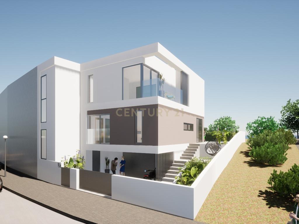 NAO PERCA ESTA GRANDE OPORTUNIDADE! FABULOSA MORADIA INDEPENDENTE DE LUXO T3 DE GRANDES DIMENSÕES EM CONSTRUÇÃO COM PREVISÃO PARA SER FINALIZADA EM SETEMBRO, COM CAVE, 3 PISOS, GARAGEM EM BOX, PISCINA, TERRAÇO, PAINÉIS SOLARES, ESCRITÓRIO, LAVANDARIA E AM - Image 3