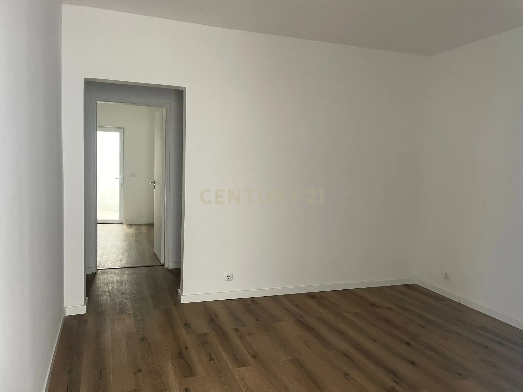 ***RESERVADO*** Apartamento T1 à Venda em Vila Viçosa - Totalmente Renovado e a Estrear! - Image 1