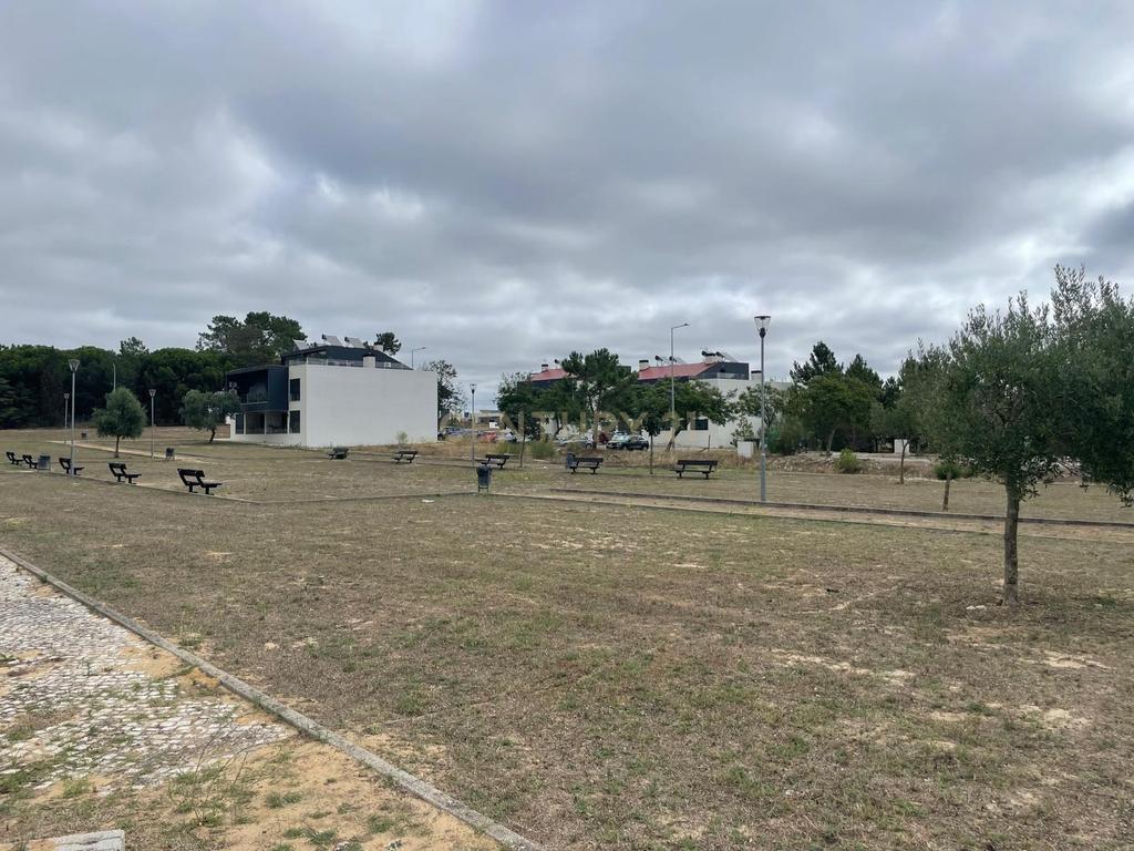 Lote de terreno para construção de Moradia, Apartamentos e Loja ou apenas Apartamentos - em Aires, Palmela - Image 8